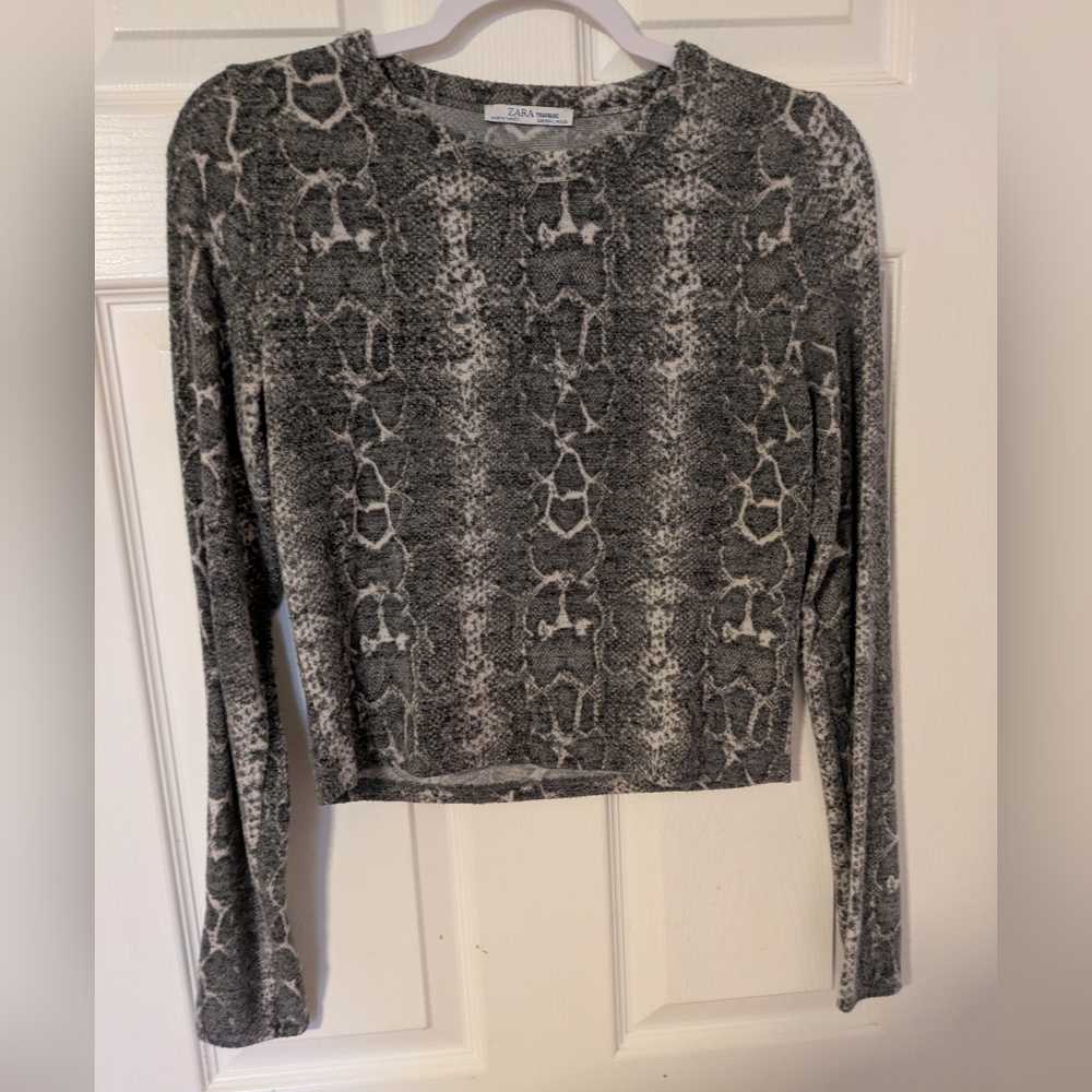 Zara Black Grey and White Snake Print Long Sleeve Crop Sweater Pullover Stretch